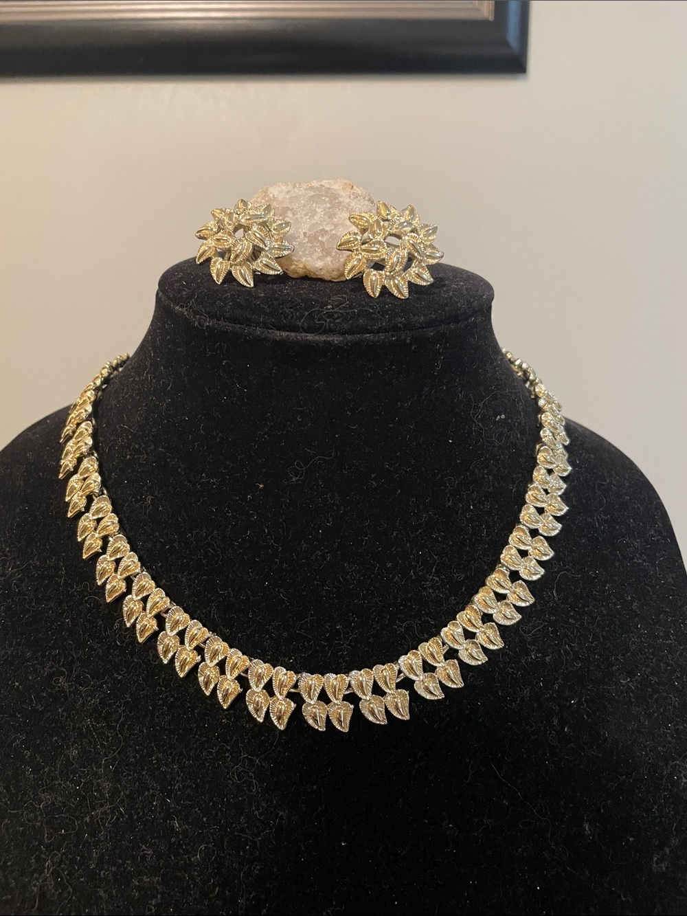 Coro necklace earrings Vintage set leaf gold tone